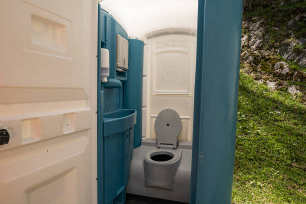 Best Portable bathroom rental  in East Riverdale, MD